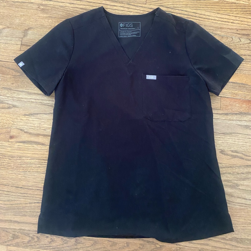 FIGS, Black Catarina One-Pocket Scrub Top